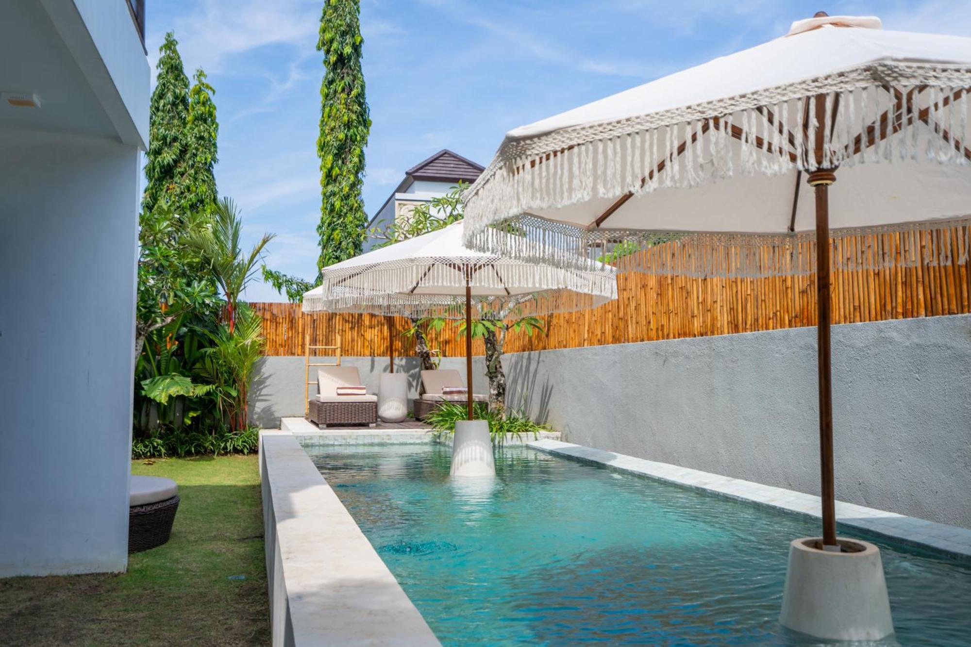 Skyfall Luxury Beach Villa นูซาดูอา ภายนอก รูปภาพ